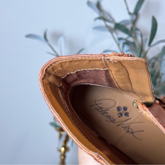 Patricia Nash Women's 6 Brown Leather Rafael Tasseled Ankle Clog Booties Chunky - Picture 8 of 8